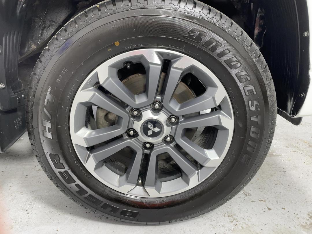 Photo '9' of Mitsubishi Triton