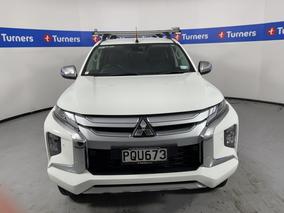 Photo '2' of Mitsubishi Triton