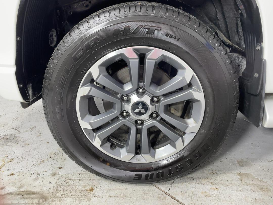 Photo '10' of Mitsubishi Triton