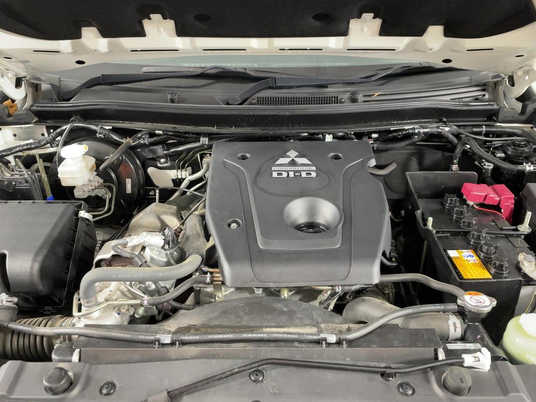 Photo '13' of Mitsubishi Triton