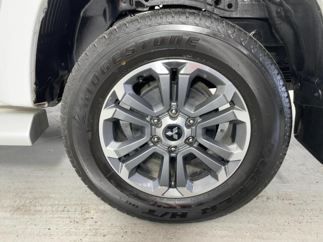 Photo '11' of Mitsubishi Triton