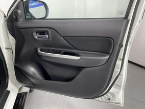 Photo '15' of Mitsubishi Triton