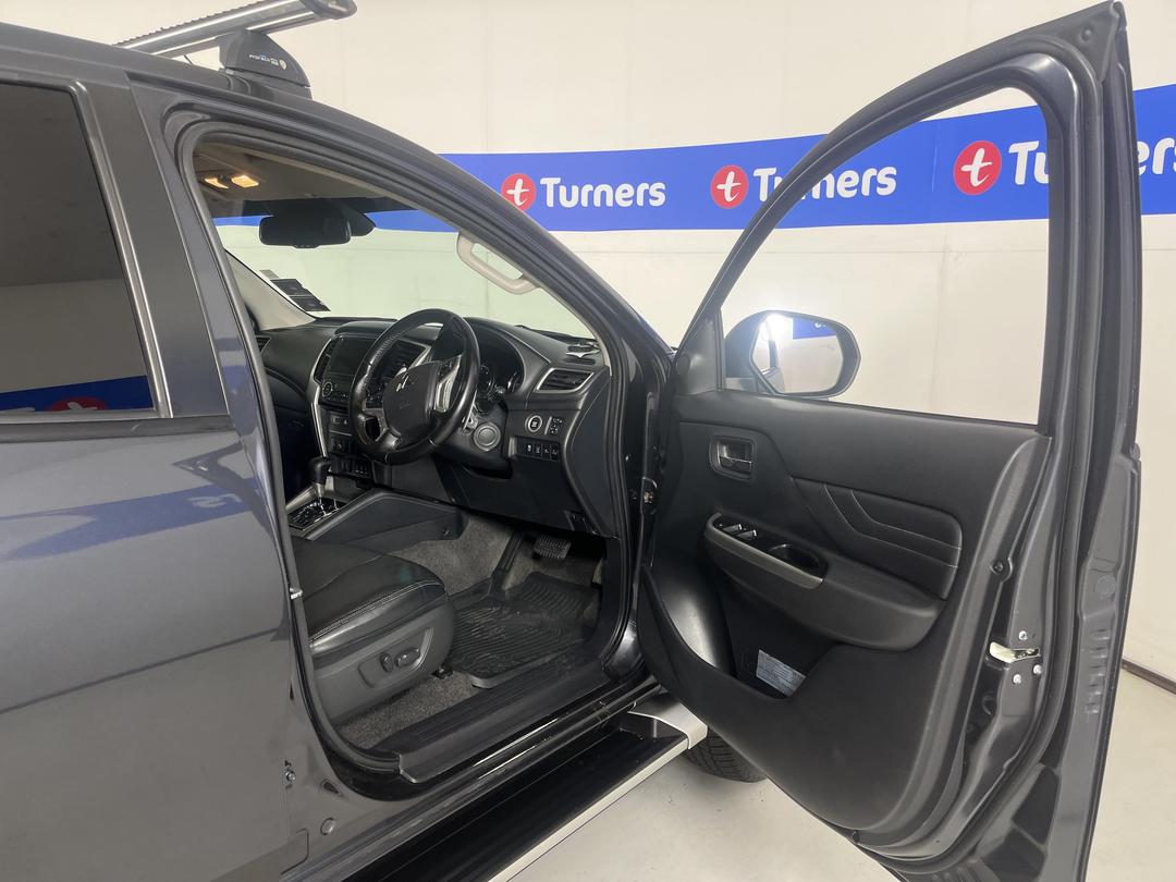 Photo '15' of Mitsubishi Triton