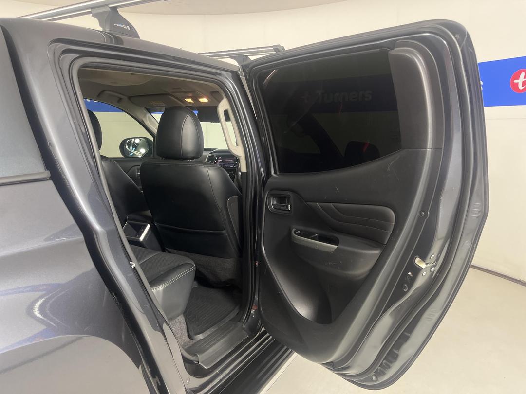 Photo '19' of Mitsubishi Triton