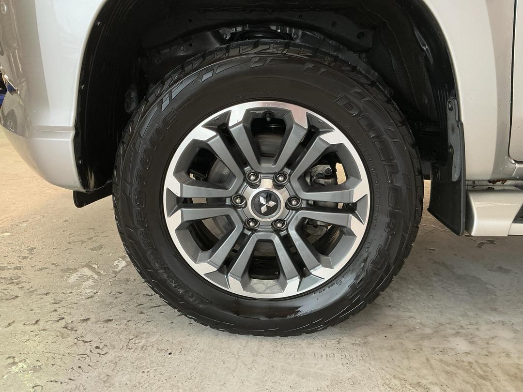 Photo '10' of Mitsubishi Triton