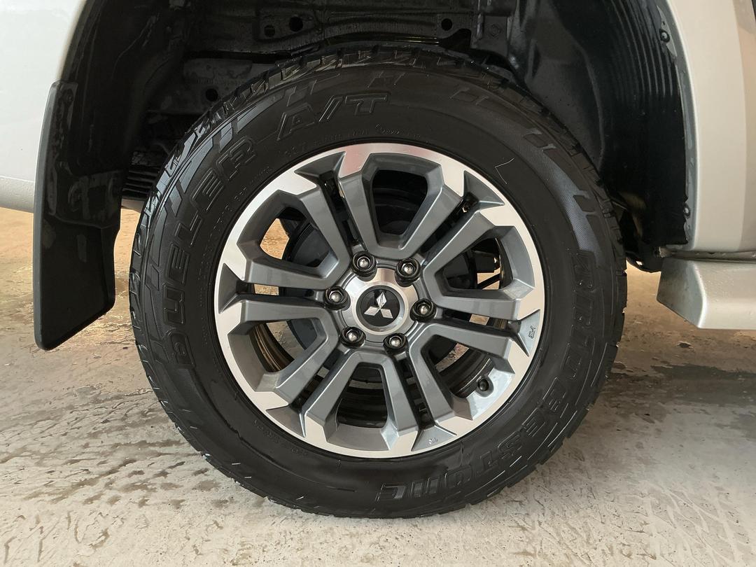 Photo '12' of Mitsubishi Triton