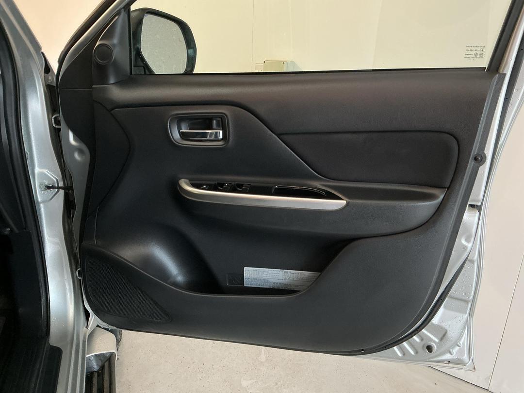 Photo '15' of Mitsubishi Triton