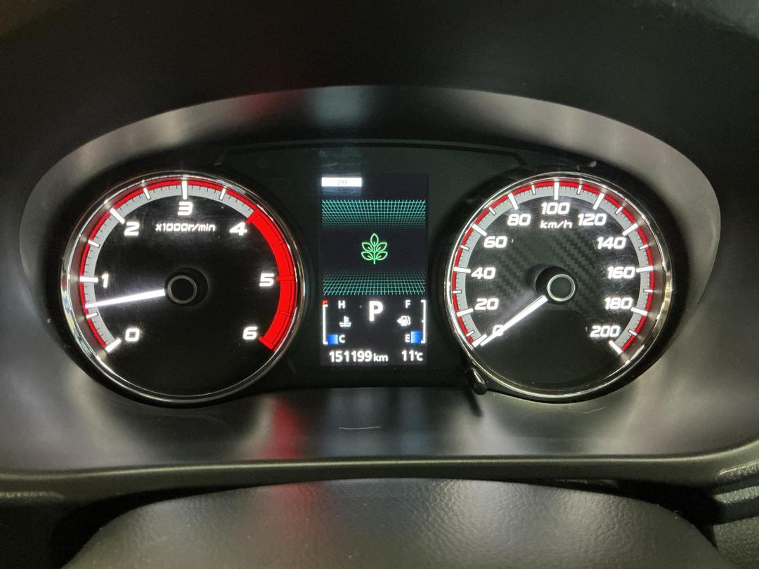 Photo '21' of Mitsubishi Triton