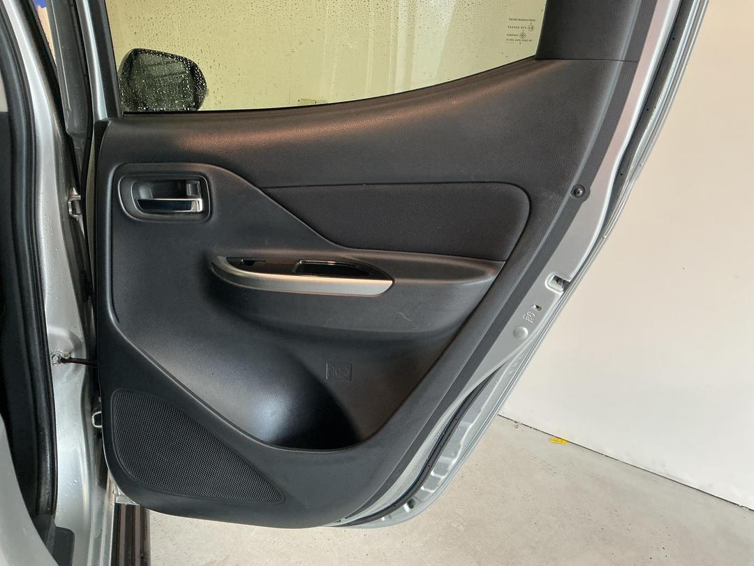 Photo '19' of Mitsubishi Triton