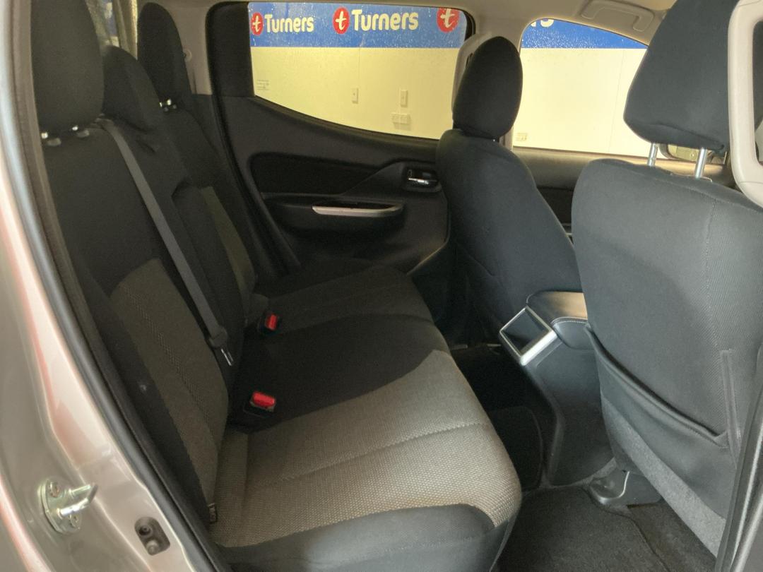 Photo '20' of Mitsubishi Triton