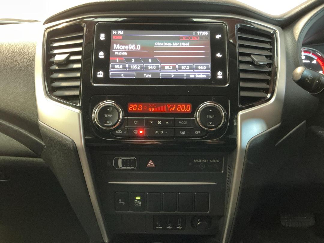 Photo '18' of Mitsubishi Triton