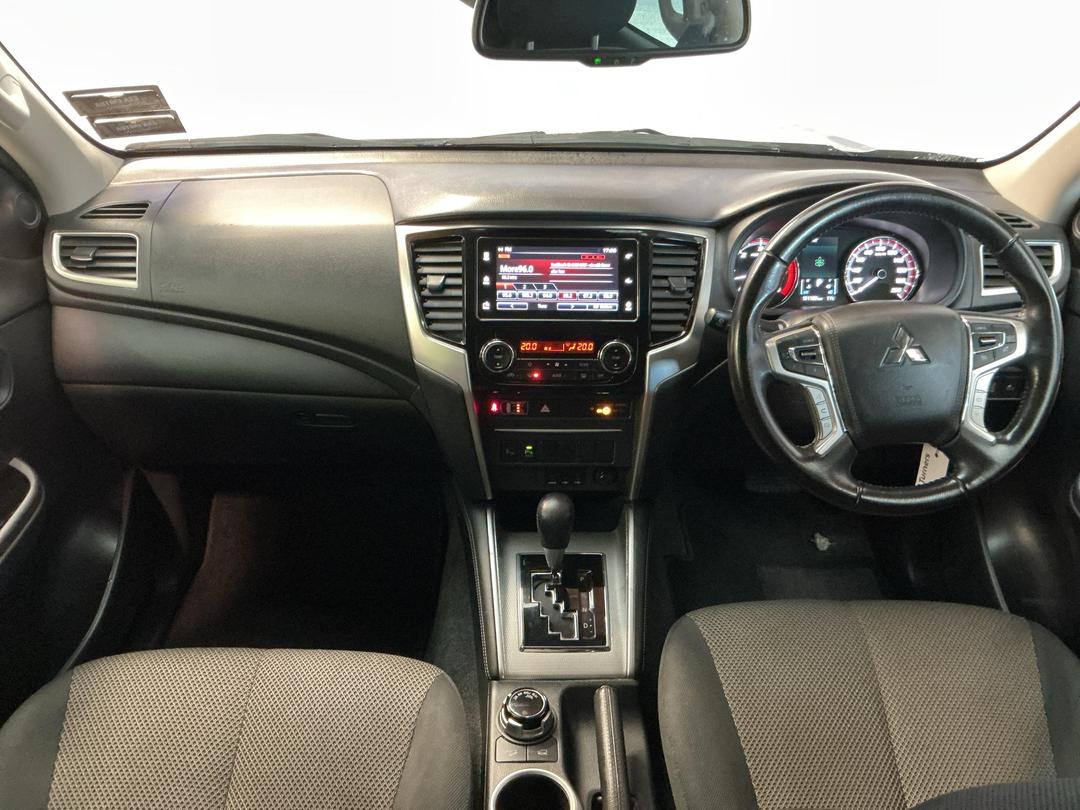 Photo '17' of Mitsubishi Triton