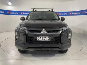 Photo '2' of Mitsubishi Triton