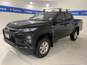 Photo '4' of Mitsubishi Triton