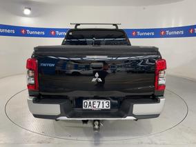 Photo '6' of Mitsubishi Triton