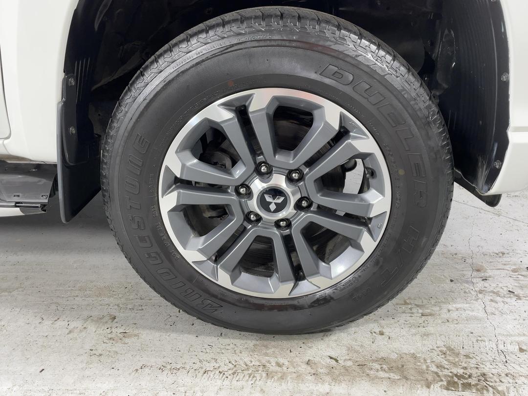Photo '9' of Mitsubishi Triton