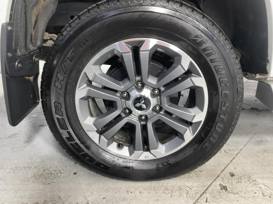 Photo '12' of Mitsubishi Triton