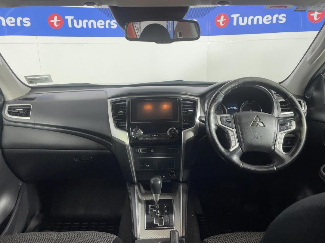 Photo '17' of Mitsubishi Triton