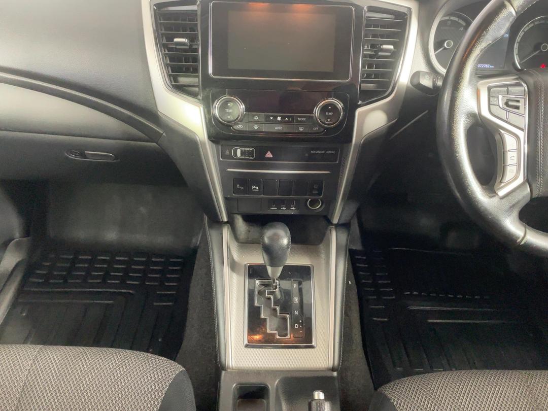 Photo '18' of Mitsubishi Triton