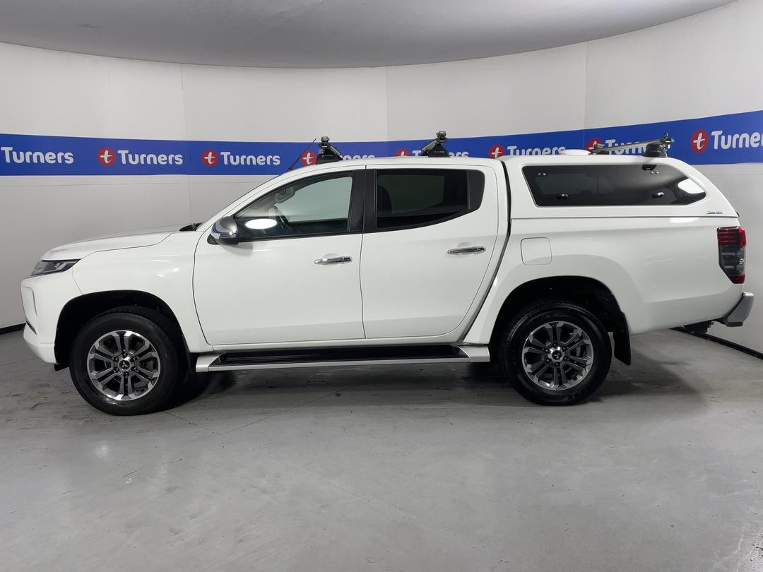 Photo '23' of Mitsubishi Triton