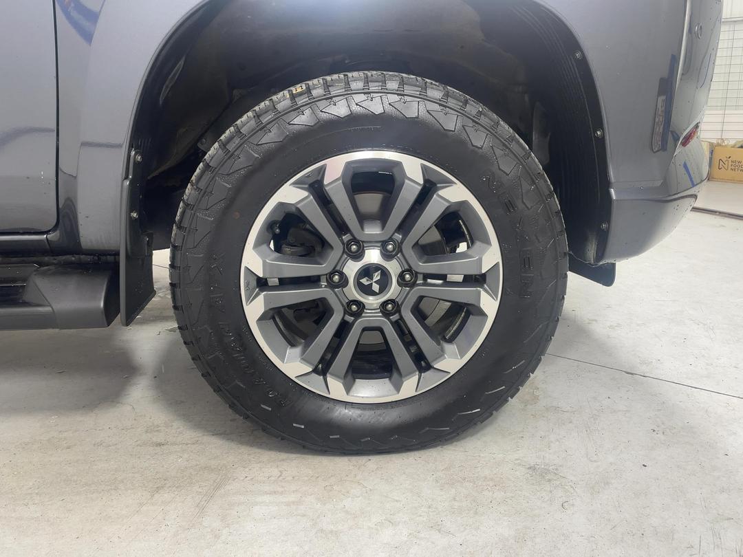 Photo '9' of Mitsubishi Triton