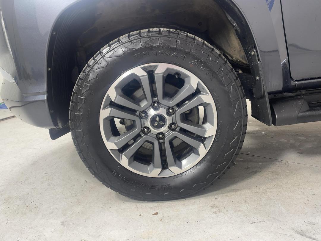 Photo '10' of Mitsubishi Triton