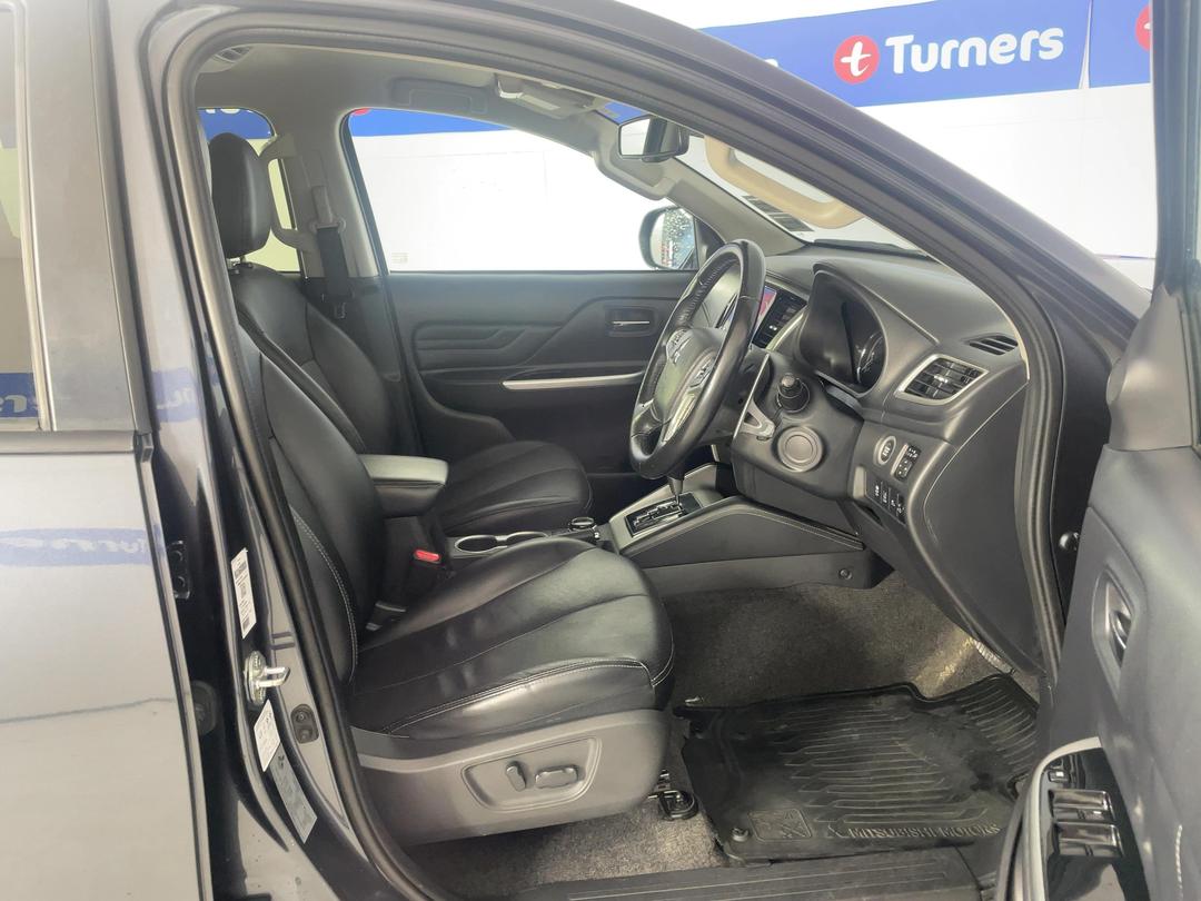 Photo '16' of Mitsubishi Triton