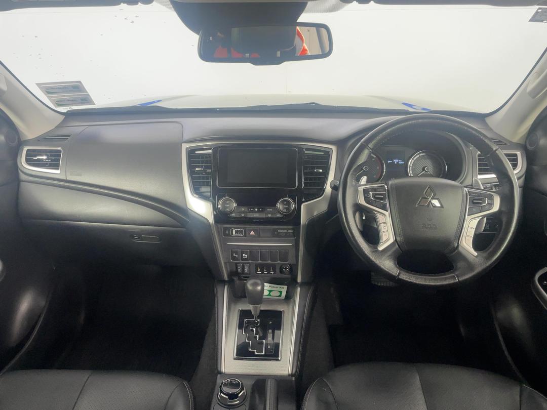 Photo '17' of Mitsubishi Triton