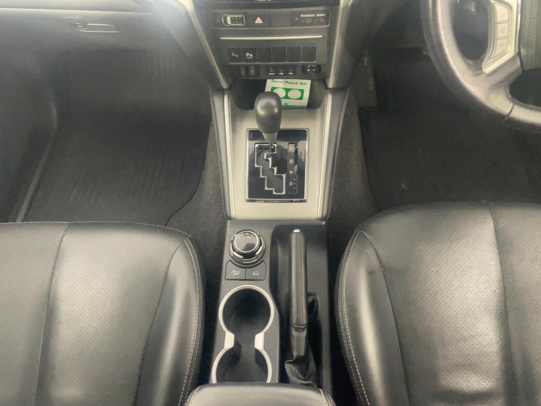 Photo '18' of Mitsubishi Triton