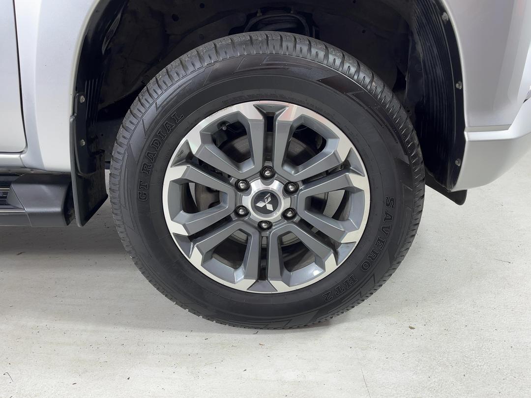 Photo '9' of Mitsubishi Triton