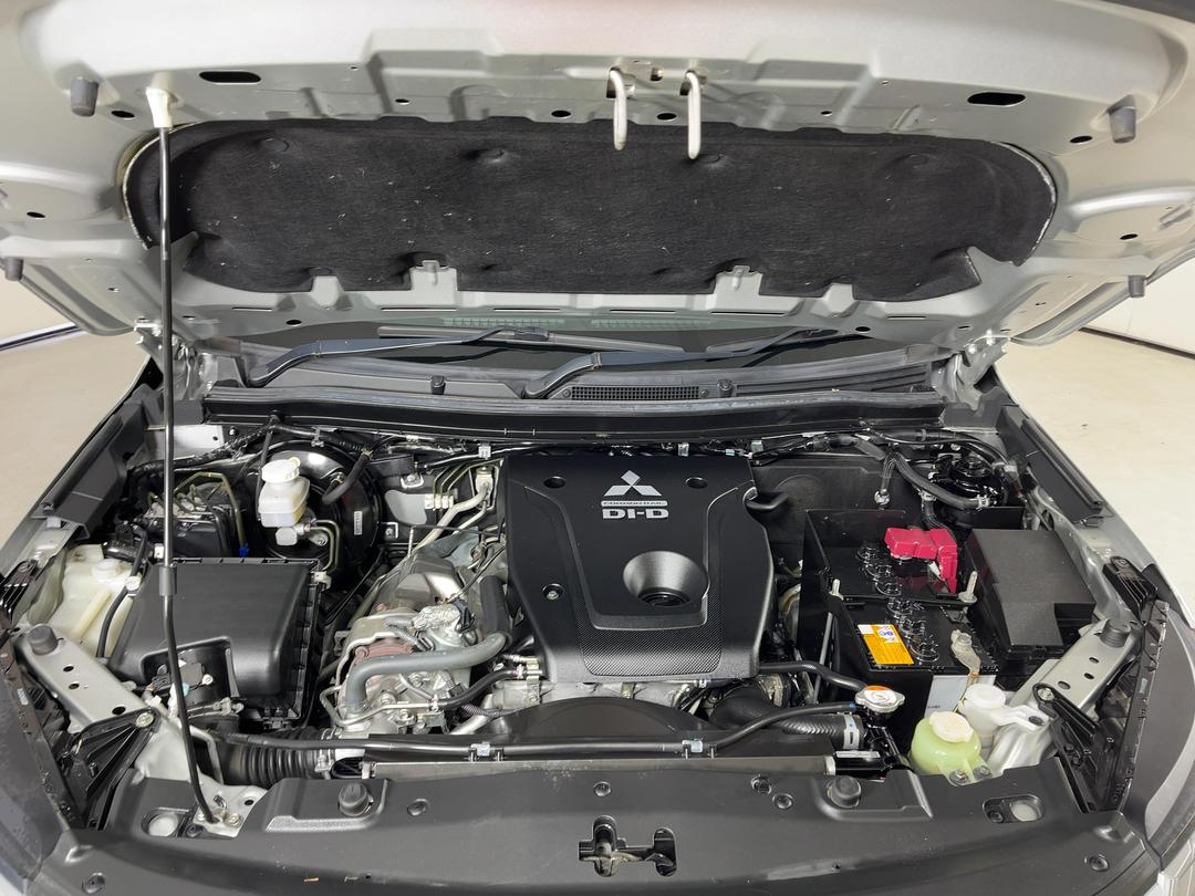 Photo '13' of Mitsubishi Triton