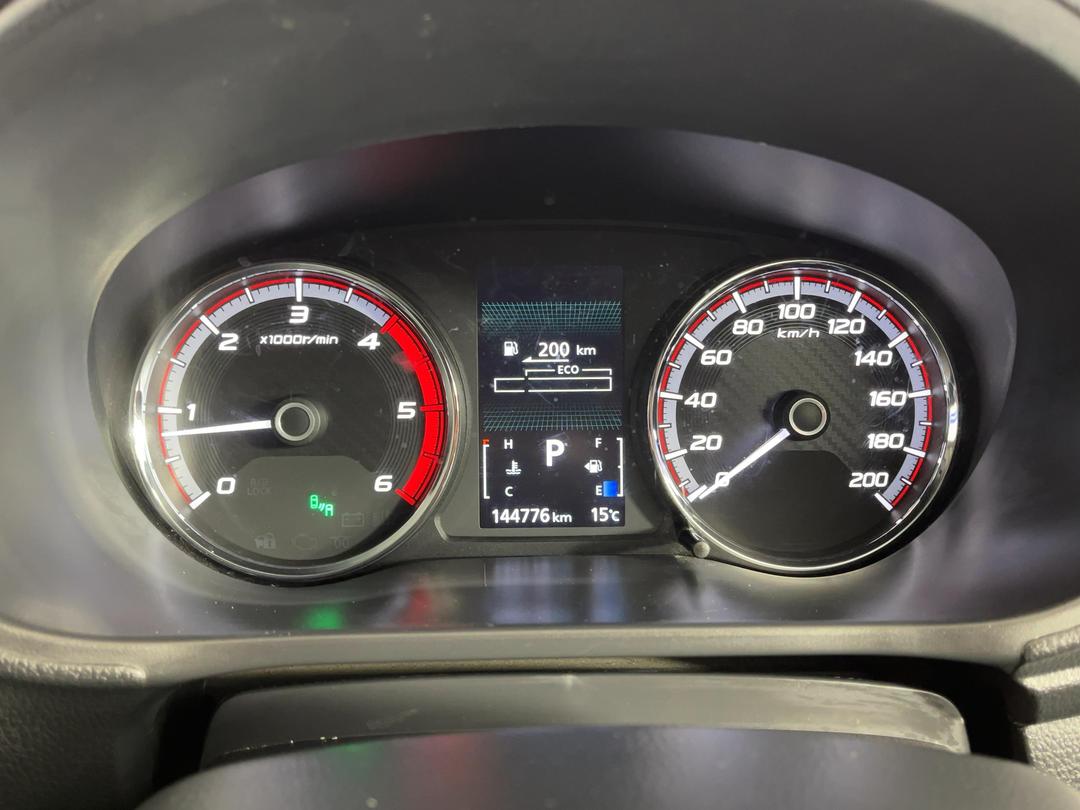 Photo '21' of Mitsubishi Triton