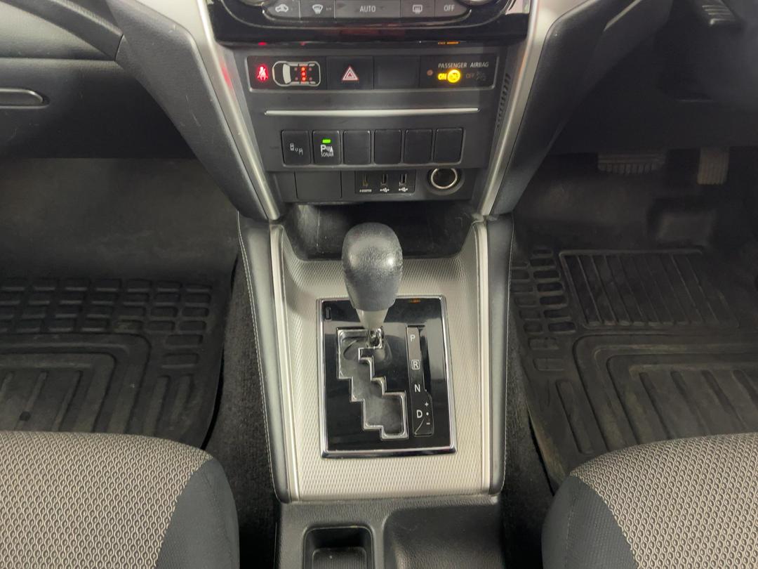 Photo '18' of Mitsubishi Triton