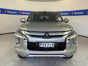 Photo '2' of Mitsubishi Triton
