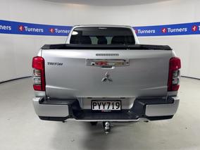 Photo '6' of Mitsubishi Triton