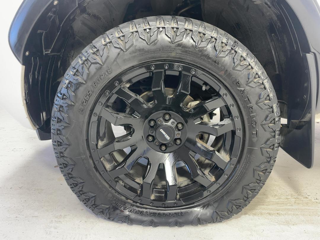 Photo '10' of Nissan Navara