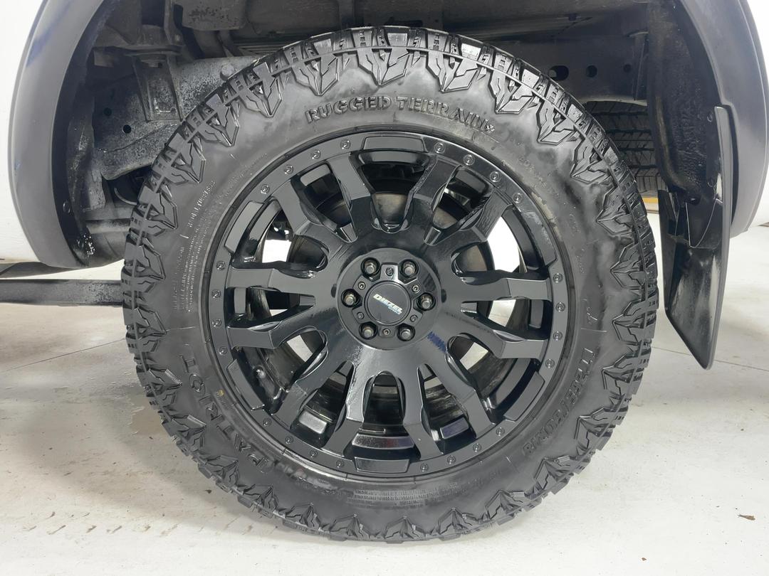 Photo '11' of Nissan Navara