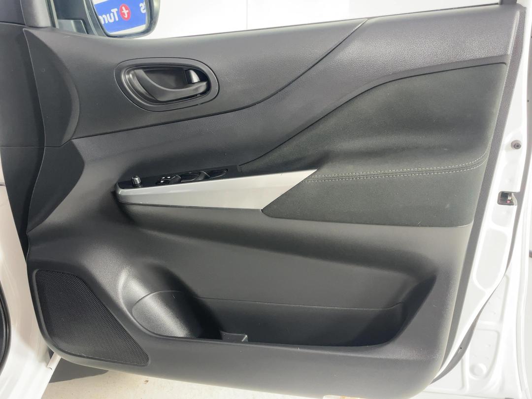 Photo '15' of Nissan Navara