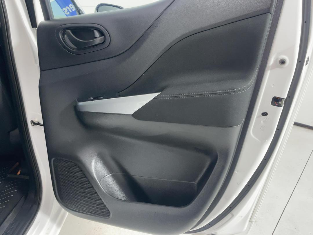 Photo '19' of Nissan Navara