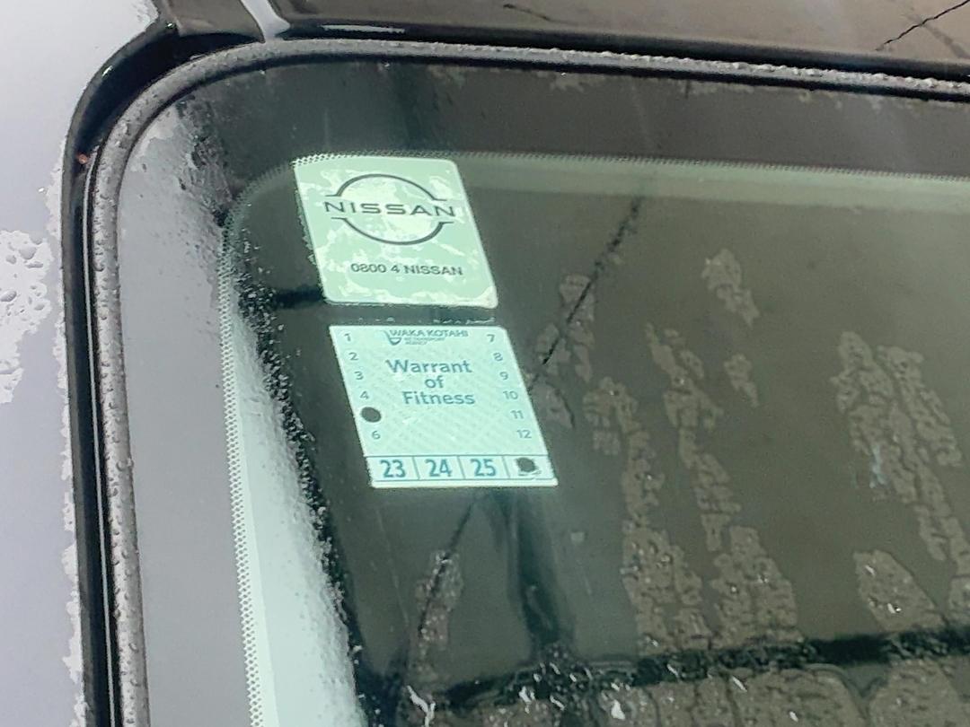 Photo '12' of Nissan Navara ST-X