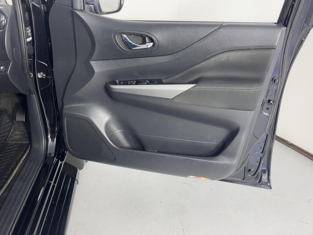 Photo '15' of Nissan Navara