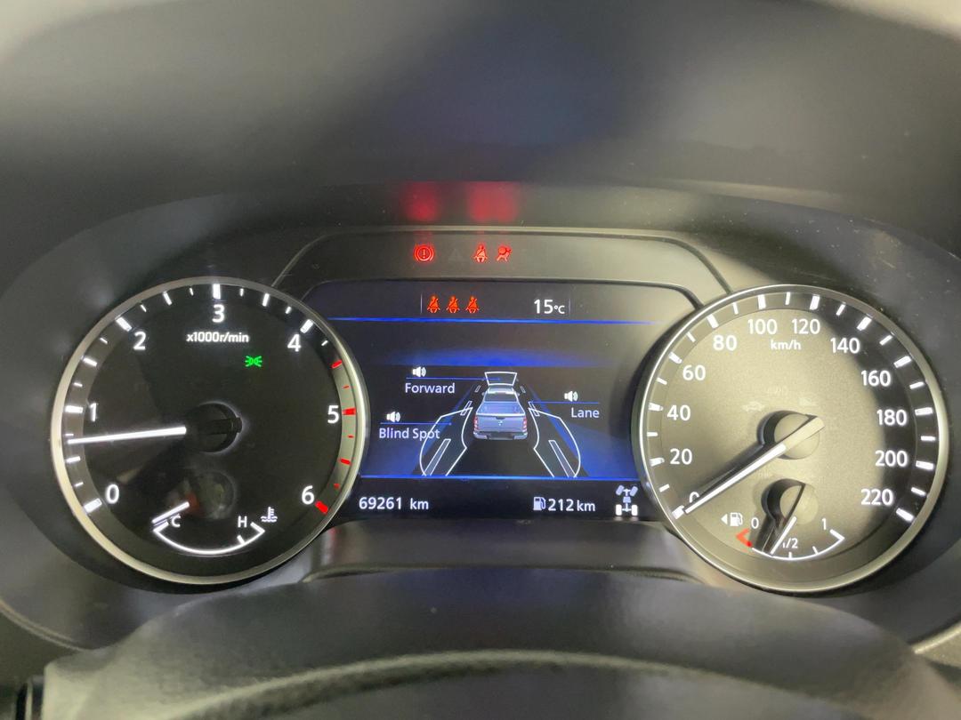 Photo '21' of Nissan Navara