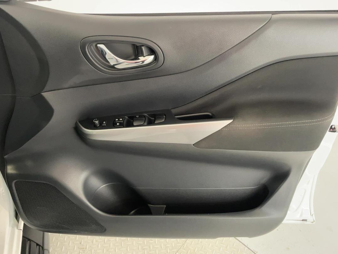 Photo '15' of Nissan Navara