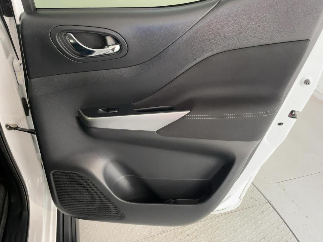 Photo '19' of Nissan Navara