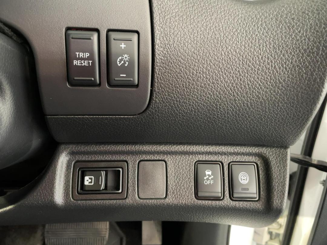 Photo '25' of Nissan Navara