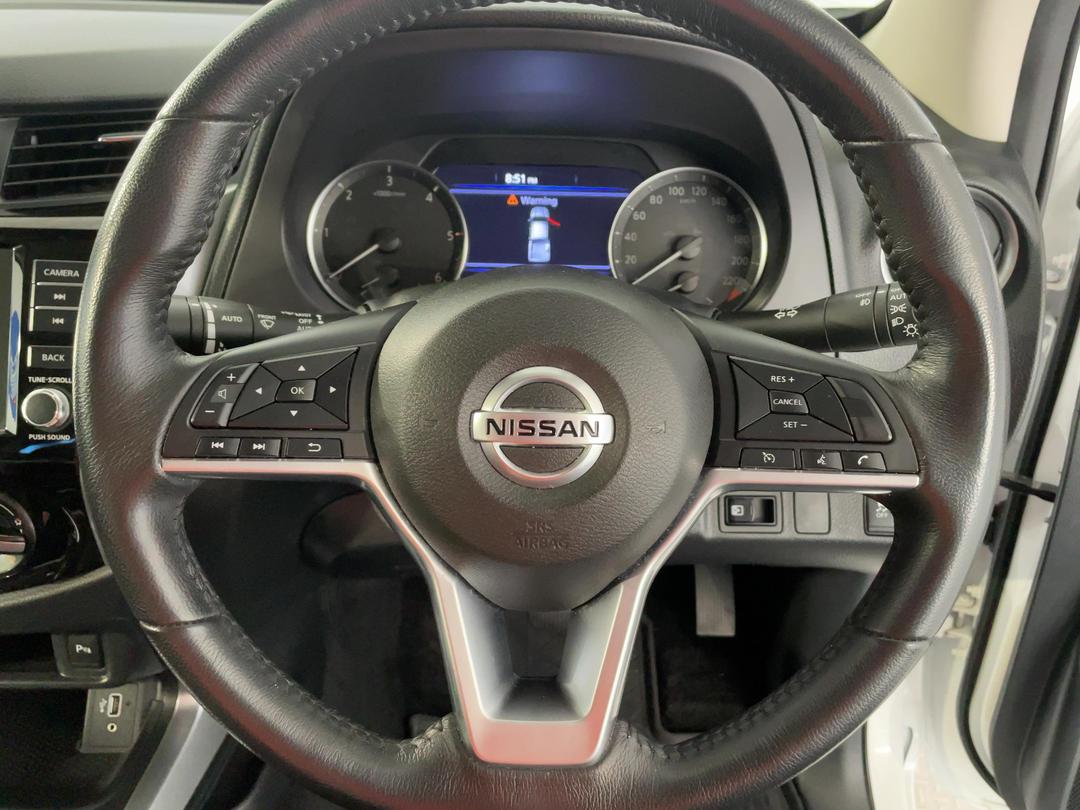 Photo '28' of Nissan Navara