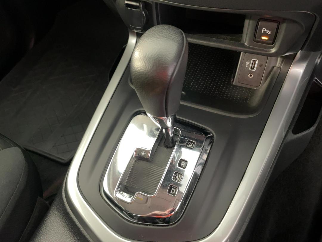 Photo '32' of Nissan Navara