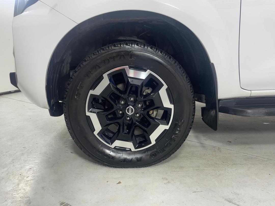 Photo '10' of Nissan Navara