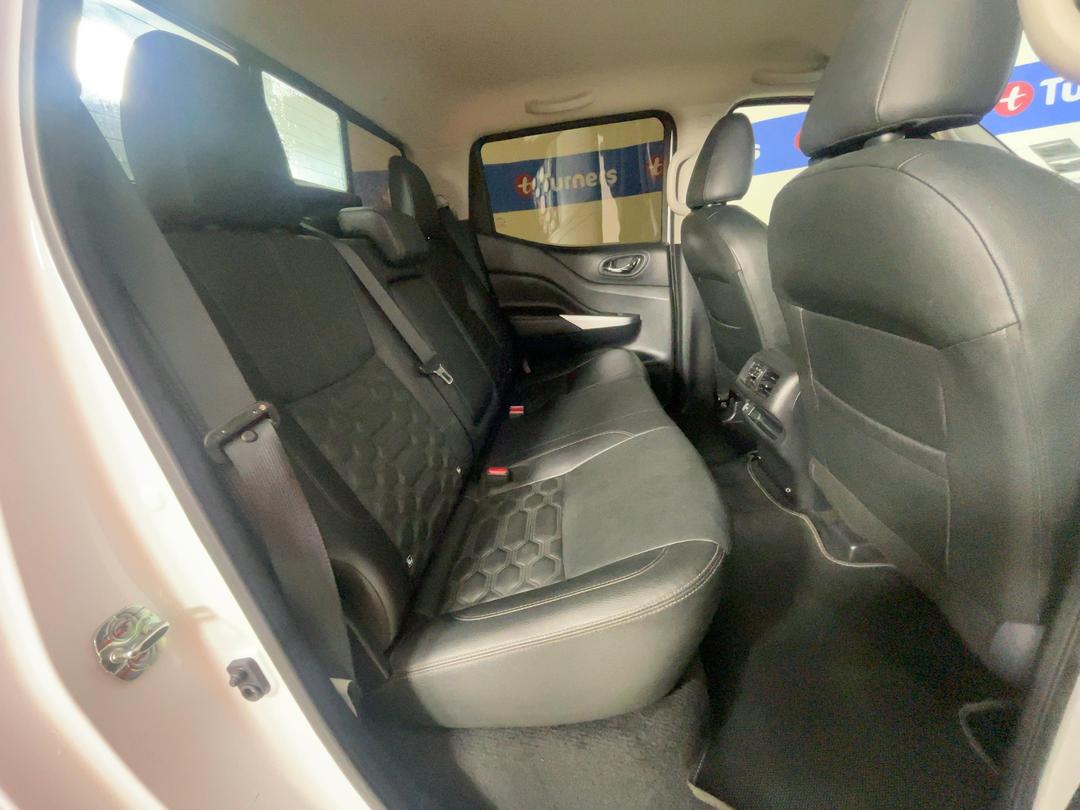 Photo '20' of Nissan Navara
