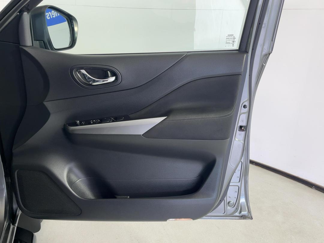 Photo '15' of Nissan Navara